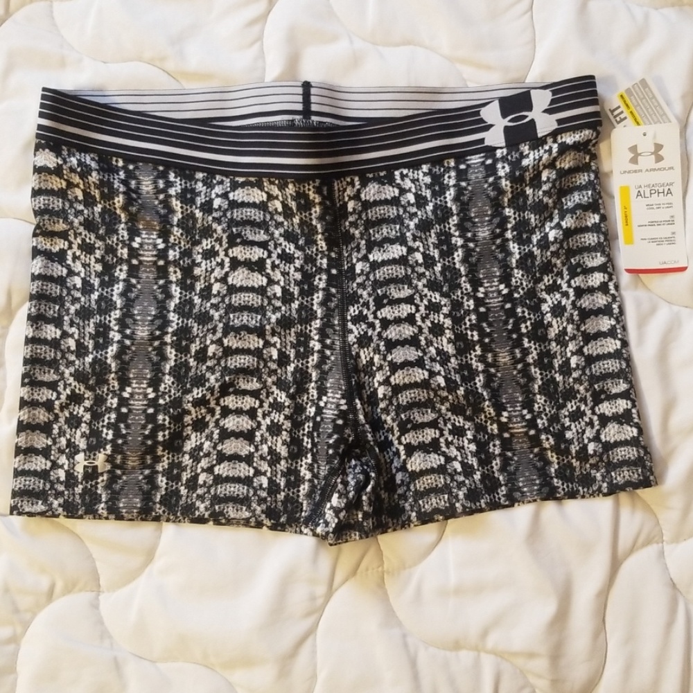 Under Armour XL Shorty 3" snake skin print NWT